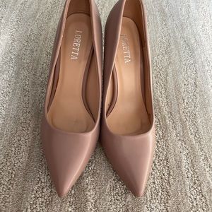 Nude pumps
